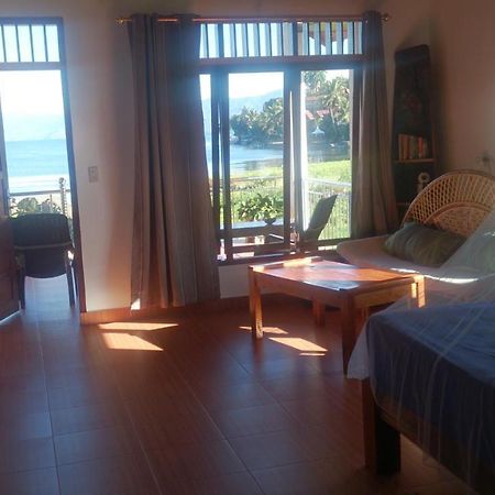 Toba Sunset Bed & Breakfast Тук Тук Екстериор снимка