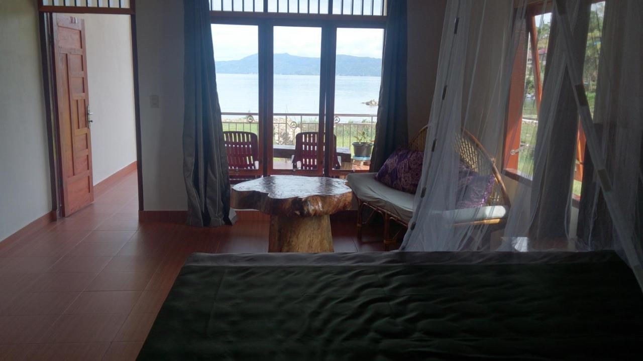 Toba Sunset Bed & Breakfast Тук Тук Екстериор снимка