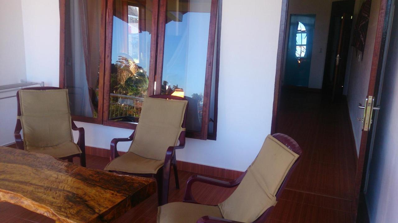 Toba Sunset Bed & Breakfast Тук Тук Екстериор снимка
