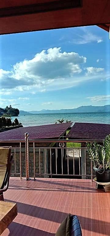 Toba Sunset Bed & Breakfast Тук Тук Екстериор снимка