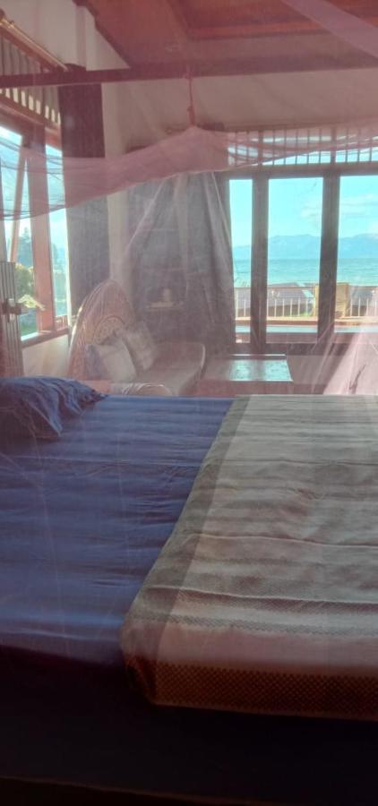 Toba Sunset Bed & Breakfast Тук Тук Екстериор снимка