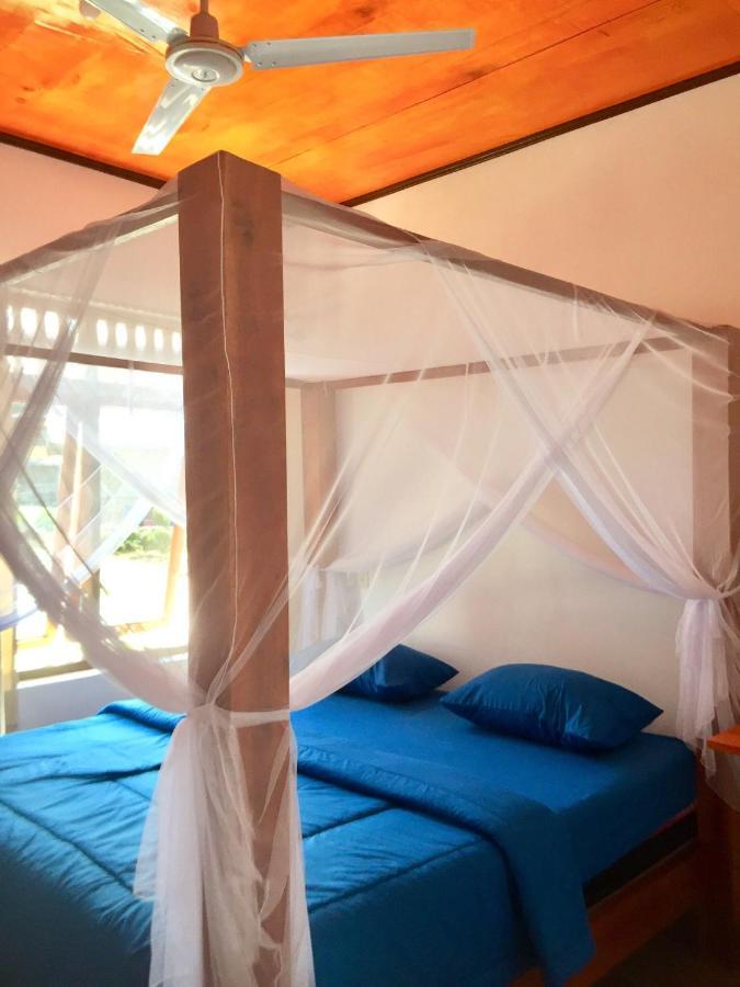 Toba Sunset Bed & Breakfast Тук Тук Екстериор снимка