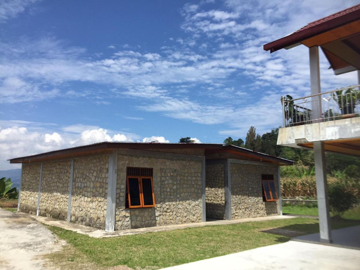 Toba Sunset Bed & Breakfast Тук Тук Екстериор снимка