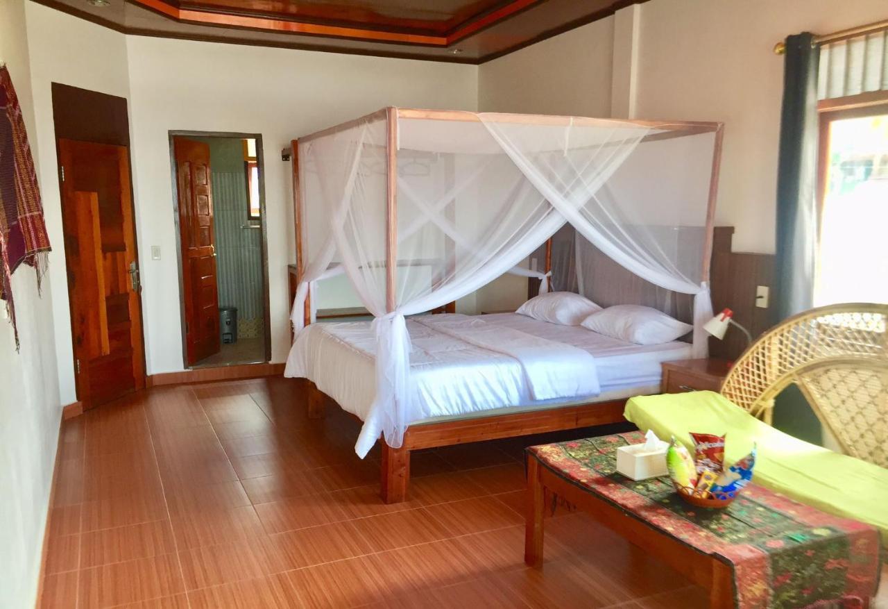 Toba Sunset Bed & Breakfast Тук Тук Екстериор снимка