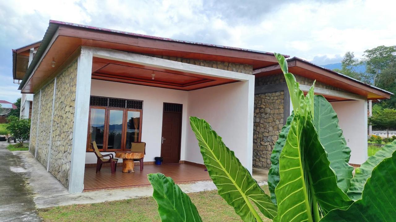 Toba Sunset Bed & Breakfast Тук Тук Екстериор снимка