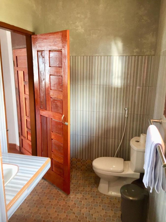 Toba Sunset Bed & Breakfast Тук Тук Екстериор снимка
