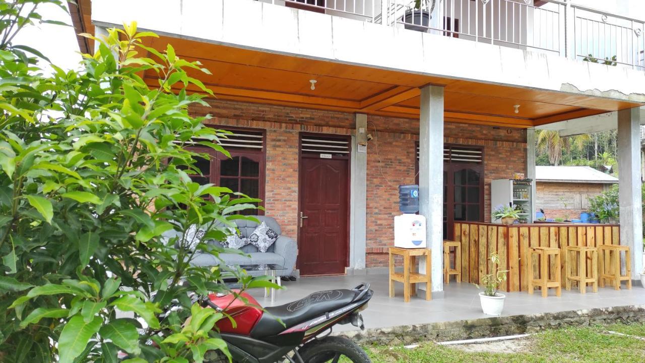 Toba Sunset Bed & Breakfast Тук Тук Екстериор снимка