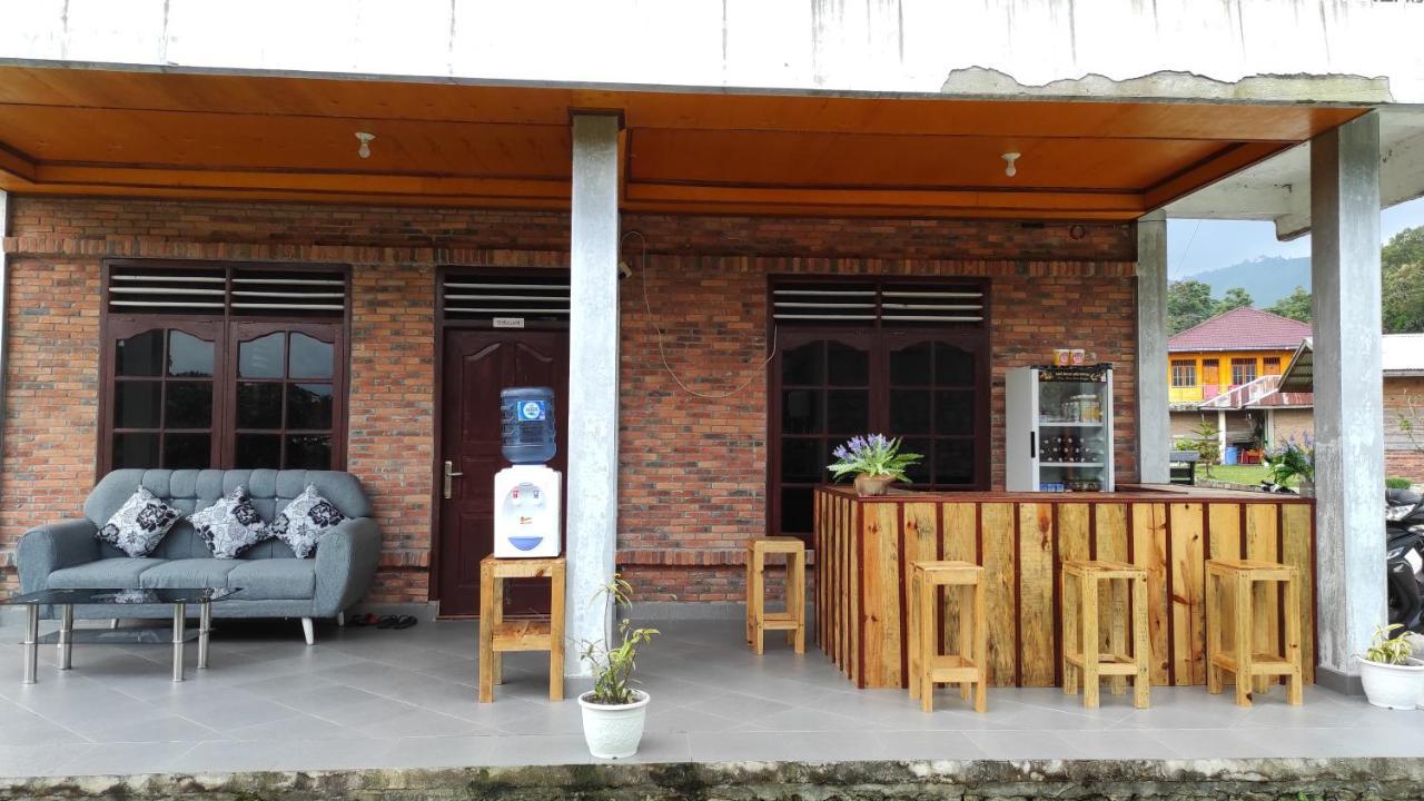 Toba Sunset Bed & Breakfast Тук Тук Екстериор снимка